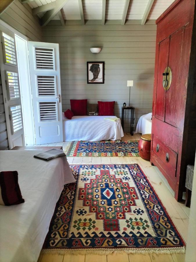 La Maison Bleue - Les Hauts De La Baie Terre-de-Bas Экстерьер фото