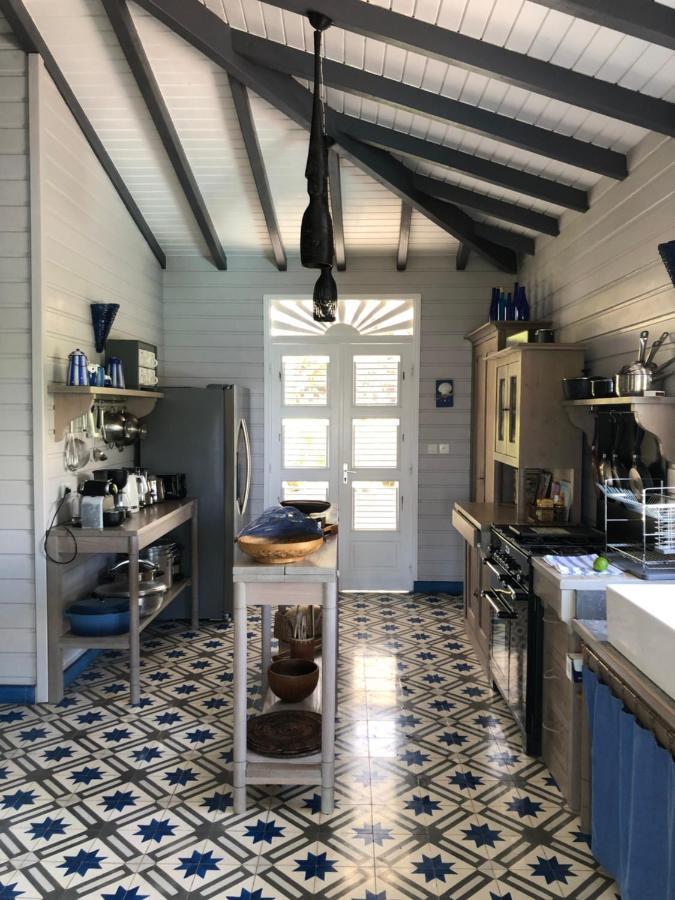 La Maison Bleue - Les Hauts De La Baie Terre-de-Bas Экстерьер фото