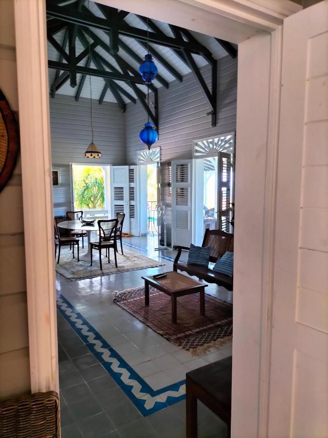 La Maison Bleue - Les Hauts De La Baie Terre-de-Bas Экстерьер фото